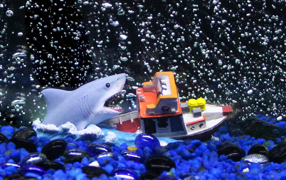 Penn-Plax base-solide-décor: maintien stable dans l’aquarium.