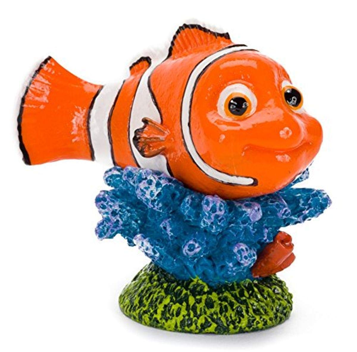 Le Penn-Plax Nemo sur corail ajoute une touche colorée et vivante à votre petit aquarium.