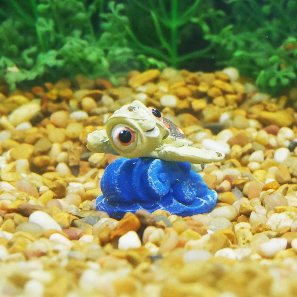 Sculpture penn-plax Squirt mini Nemo, touche décorative discrète pour petit réservoir.
