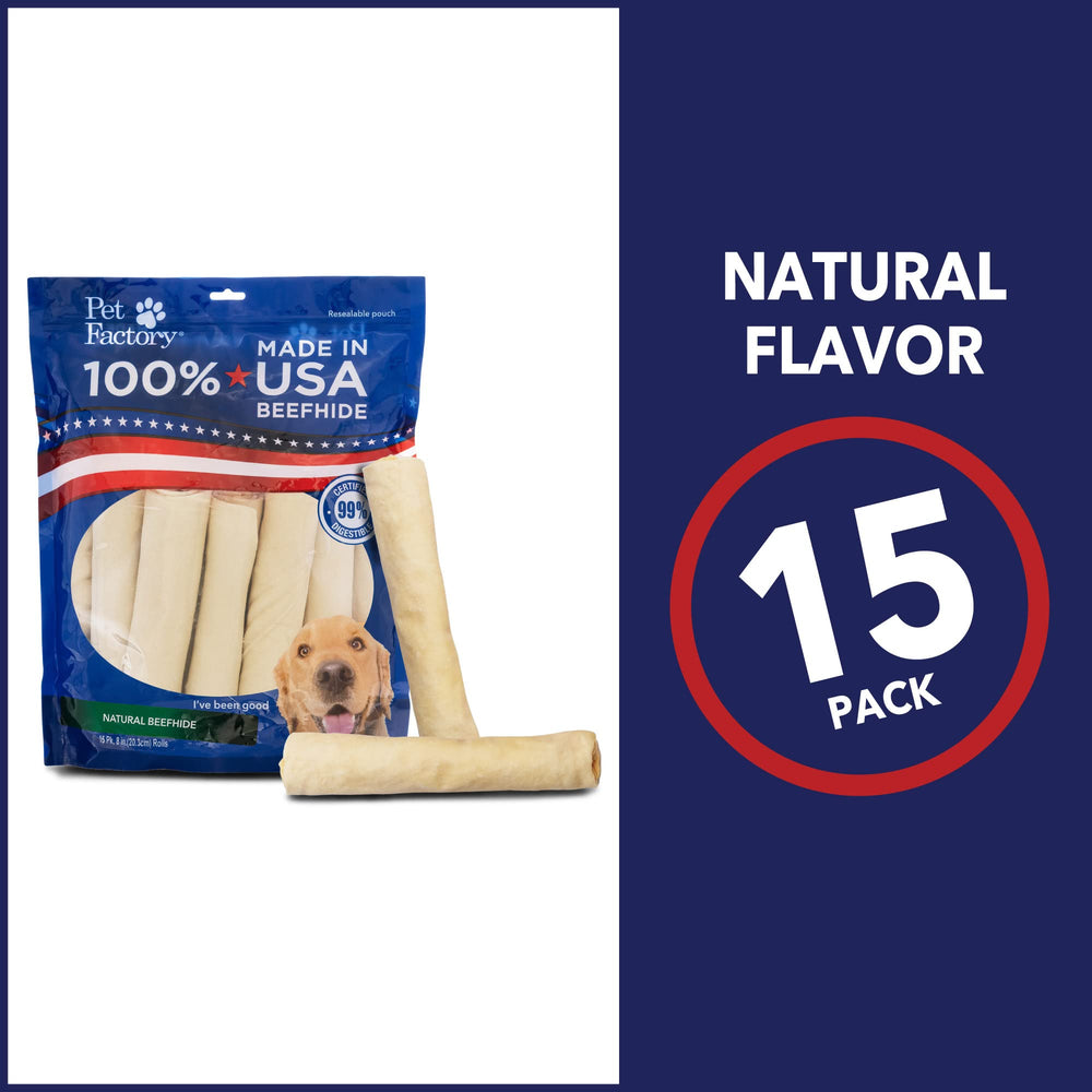 Chien en action avec un rouleau Beefhide Pet Factory, moment de mâchage satisfait.