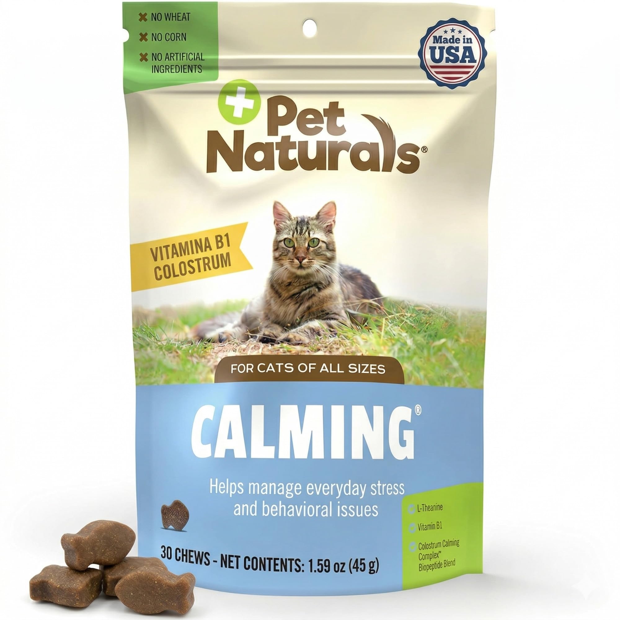 Pet Naturals friandises calmantes pour chat en main, pratique lors des déplacements.