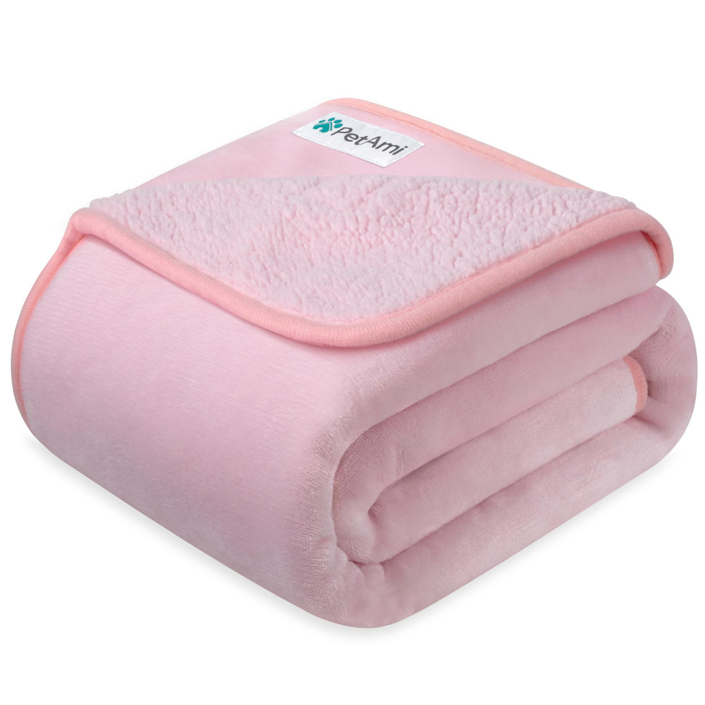 Couverture PetAmi imperméable protégeant le canapé des liquides et taches.