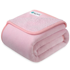 Couverture PetAmi imperméable protégeant le canapé des liquides et taches.