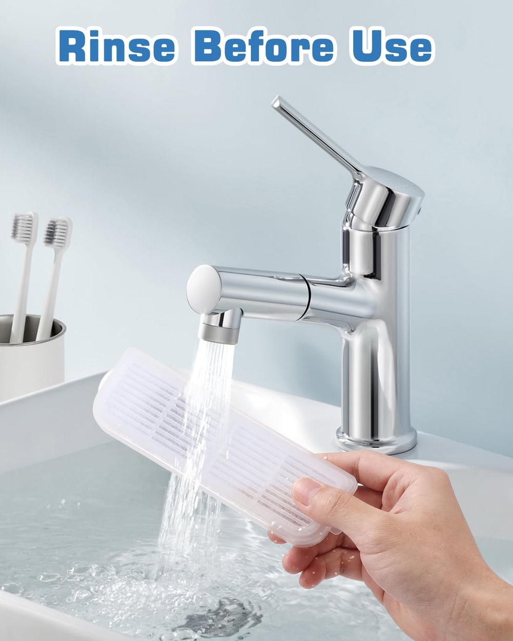 Rinçage du filtre charbon actif Petbank avant utilisation, évite poussières dans l'eau.
