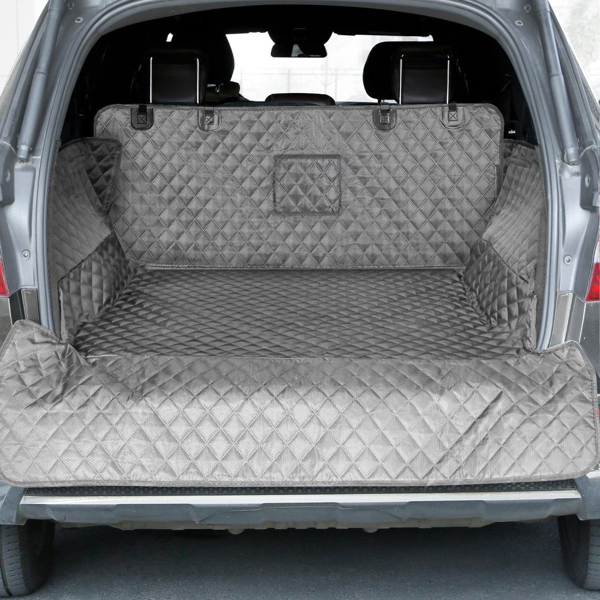 PETICON SUV Cargo Liner vue générale protégeant le coffre des rayures et salissures.