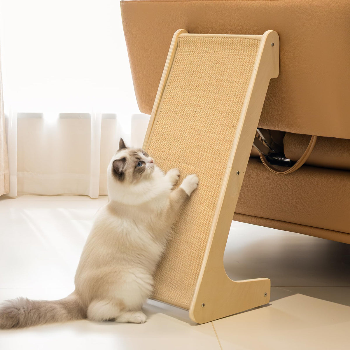 PETKARAY ramp de griffage en sisal — vue face montrant le design en forme de L et l’aire de griffage.