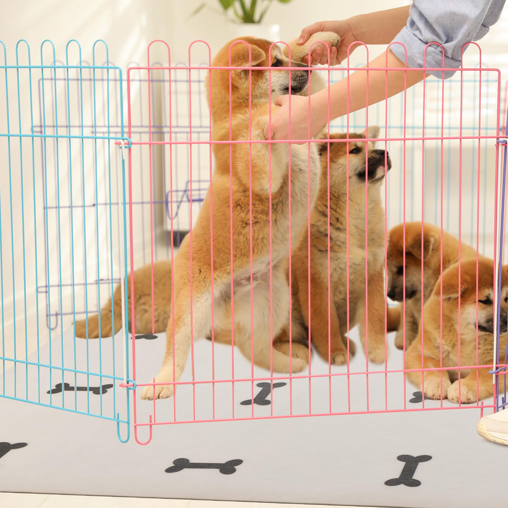PETMAKER matière PVC et mousse mémoire, durable et absorbant les bruits.