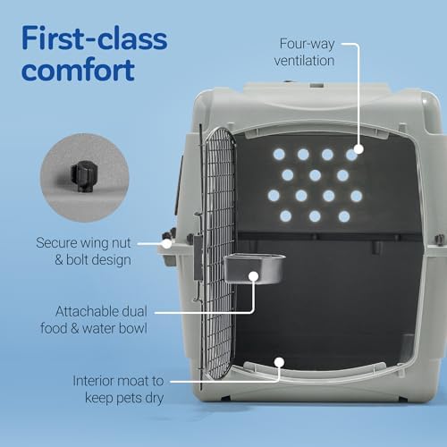Accessoires inclus pour voyager: étiquettes et matériel du Sky Kennel.