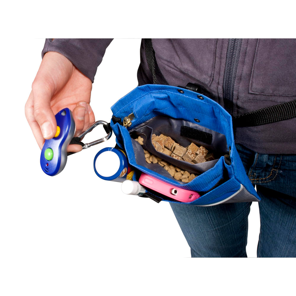 Pochette PetSafe Mini Friandises en mode mains libres pour entraînement.
