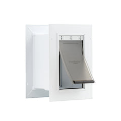 Porte murale PetSafe avec cadre télescopique robuste pour installation durable.