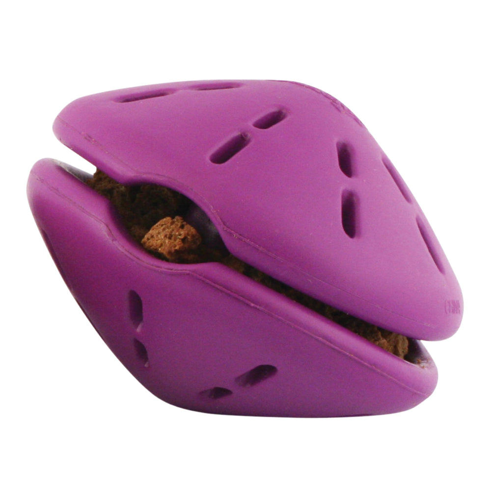 PetSafe Twist'n Treat en action, distributeur de repas ajustable pour chien actif et stimulant.