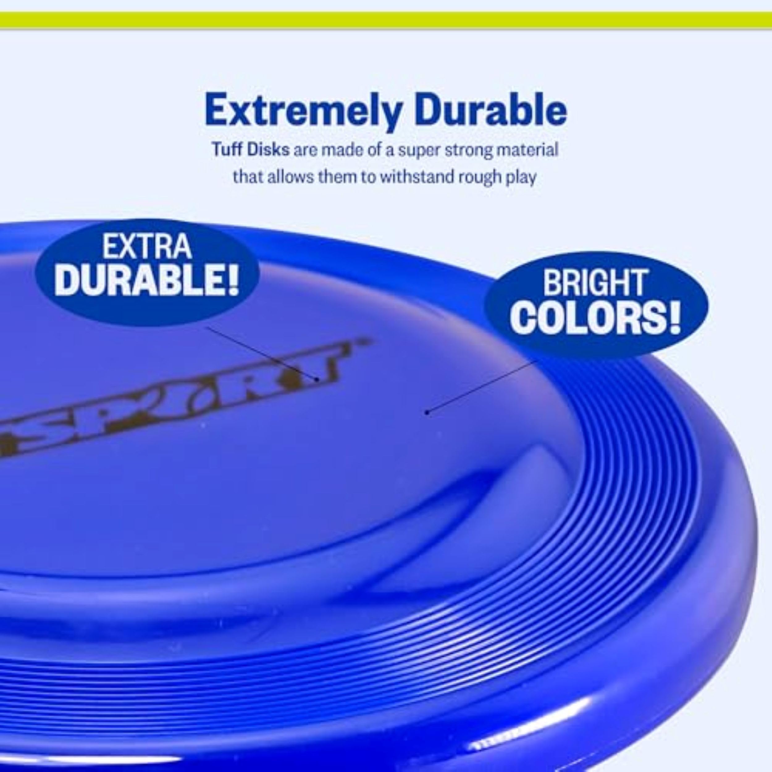 Disque PetSport Tuff Disc en vol, idéal pour des séances de récupération en plein air.