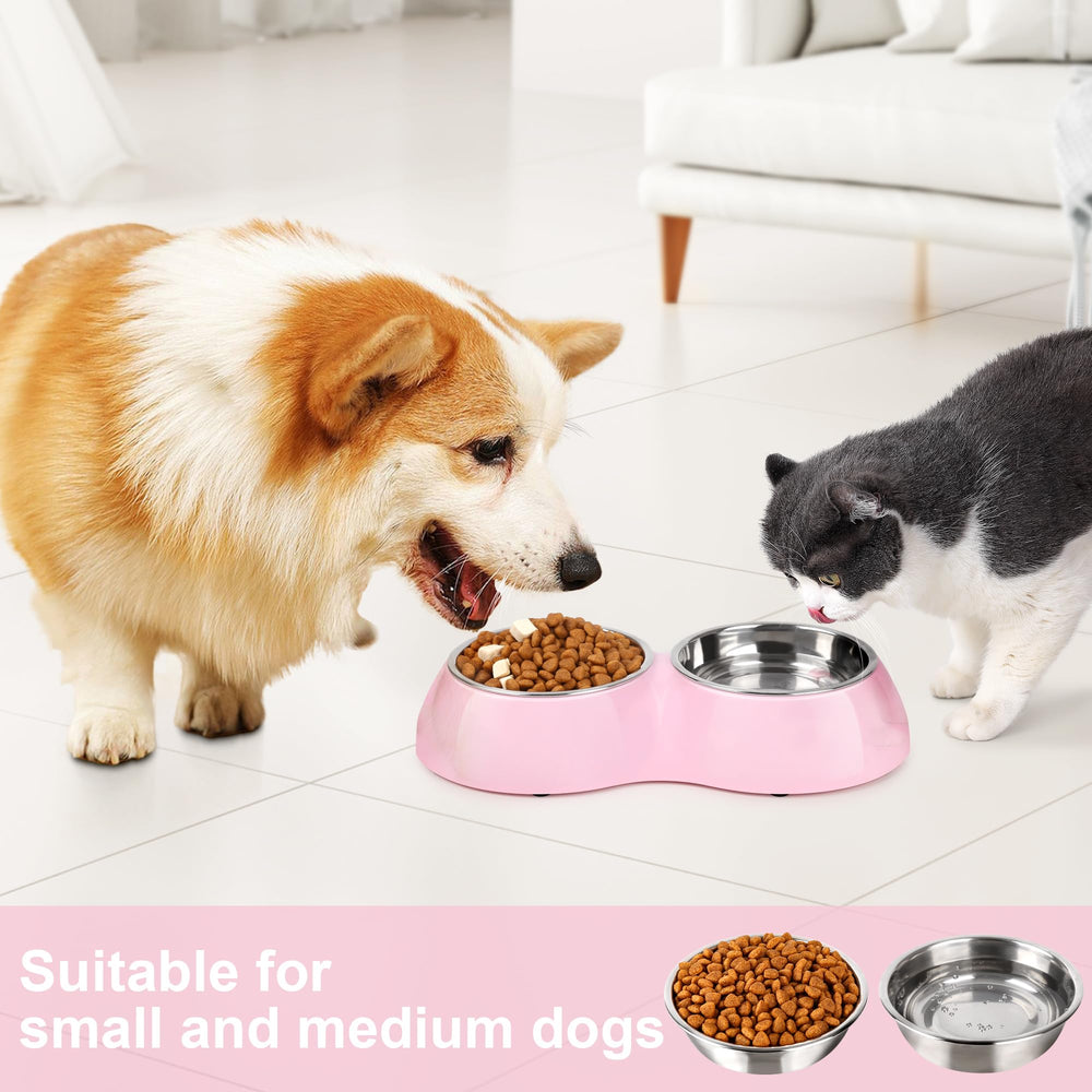 Tapis résine antidérapant Petvillage rose assure stabilité pendant les repas.