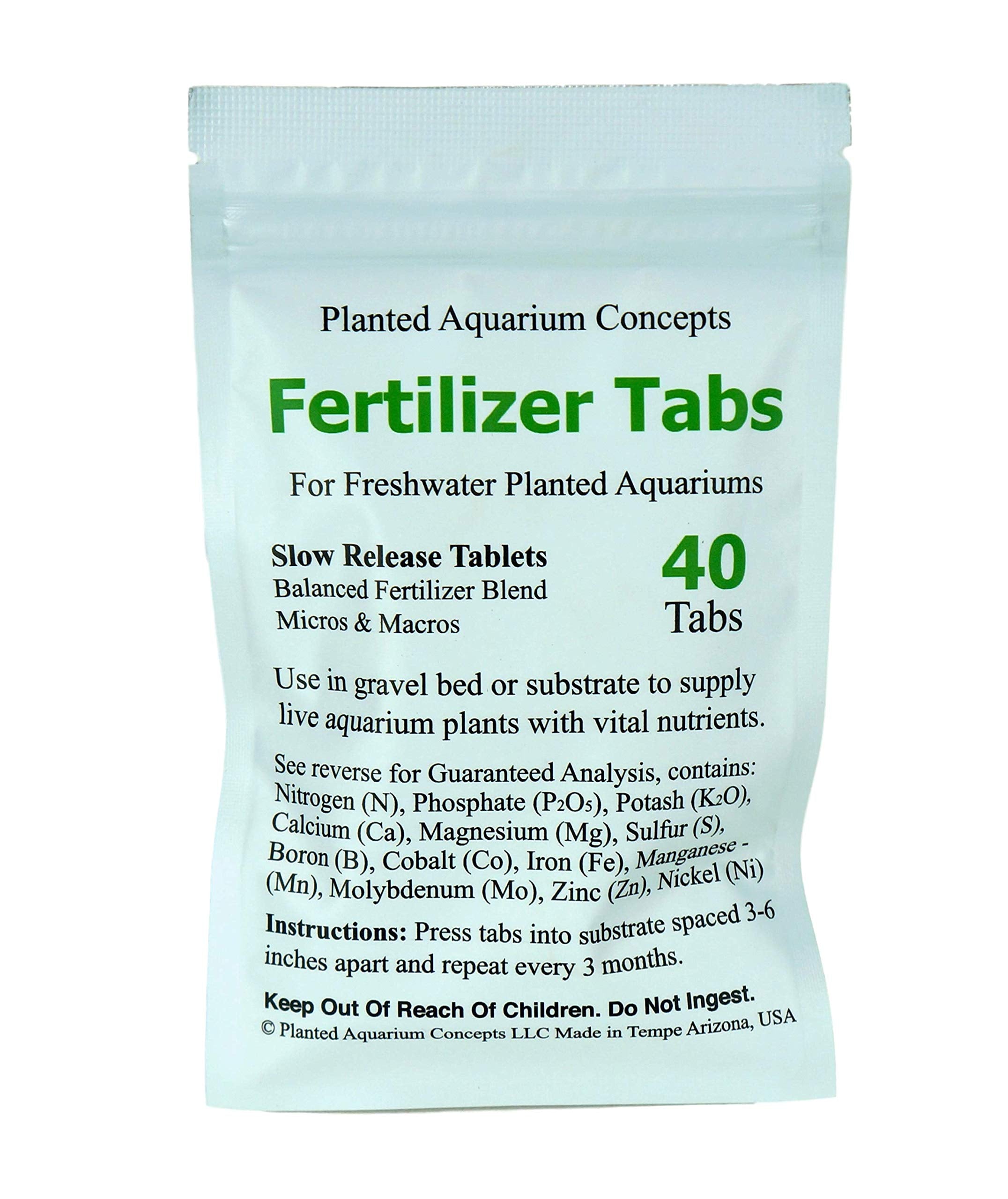 Tablettes d'engrais Planted Aquarium Concepts dans le substrat favorisant l'enracinement.