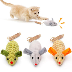 Potaroma souris peluche sifflante pour chats, stimulation ludique lors du jeu.