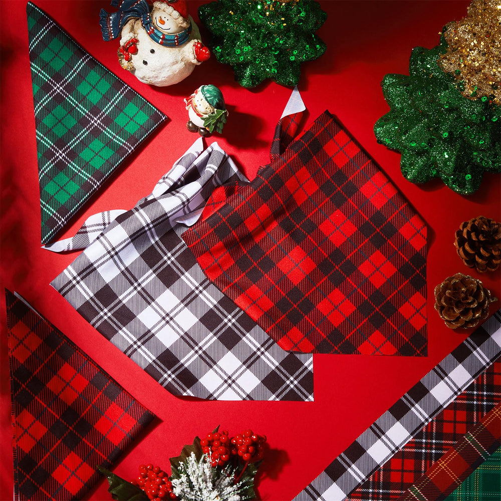 Accessoires festifs pour chiens, bandanas Preboun au motif plaid.