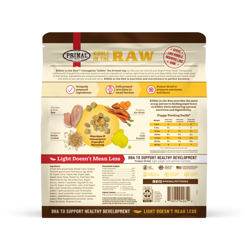 Primal Kibble dans le Cru — carottes et pommes pour un apport végétal.