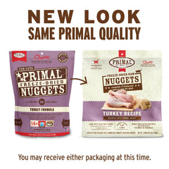 Gros plan sur les nuggets dinde séchés Primal, texture croustillante et appétit.