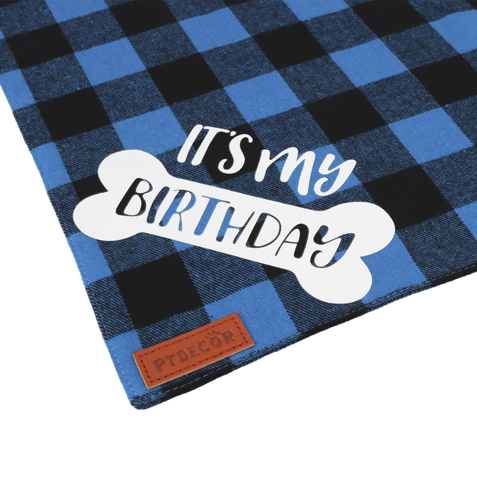 Accessoire photogénique PTDECOR, bandana bleu carreaux, qui met en valeur votre chien.
