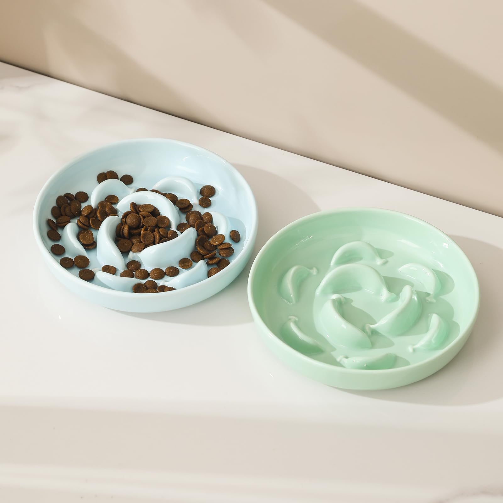 Diamètre environ 16 cm pour un accès facile aux aliments des chats.
