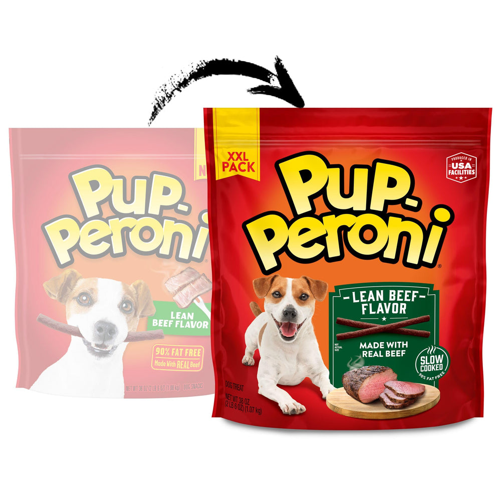 Chien heureux mangeant Pup-Peroni, friandise tendre et facile à mâcher.