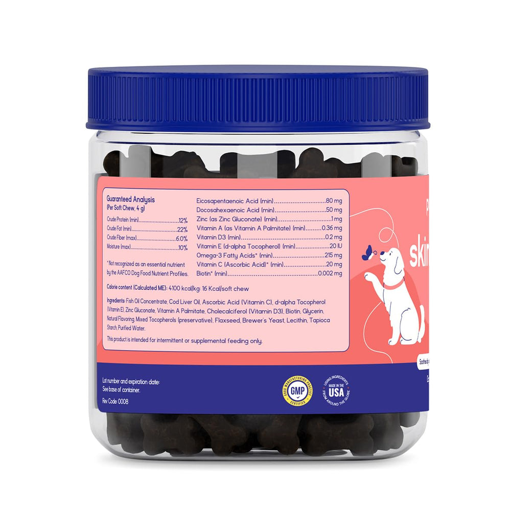 PupGrade chien qui mange les bouchées, plaisir quotidien et pelage sain.