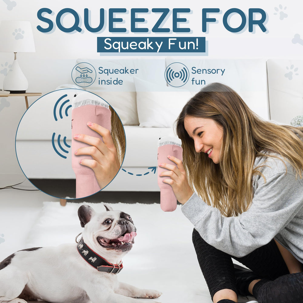 PUPROAR peluche avec sifflet, chiot près du jouet attentionné