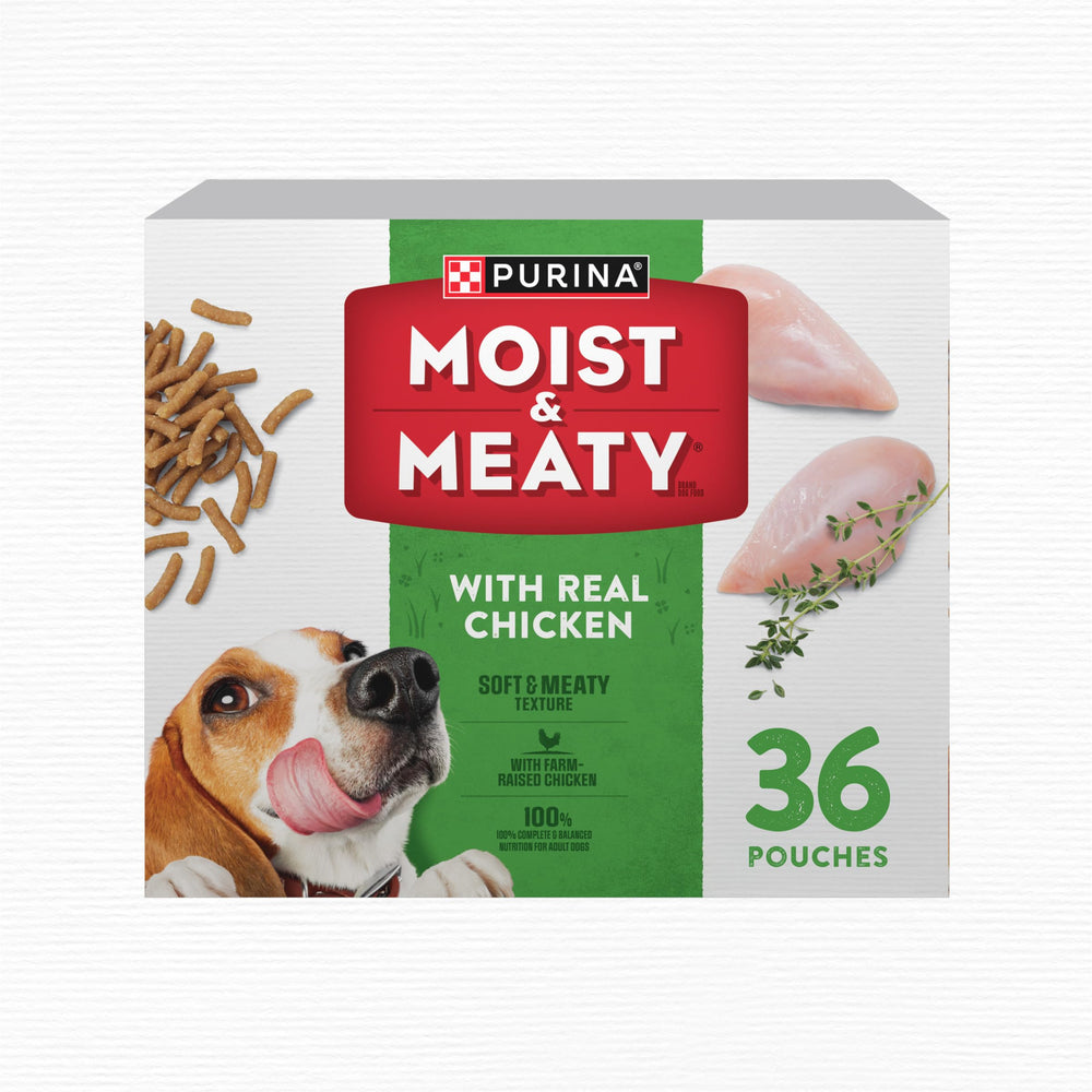 Purina Moist and Meaty avec poulet réel dans un sachet pratique pour repas rapide.