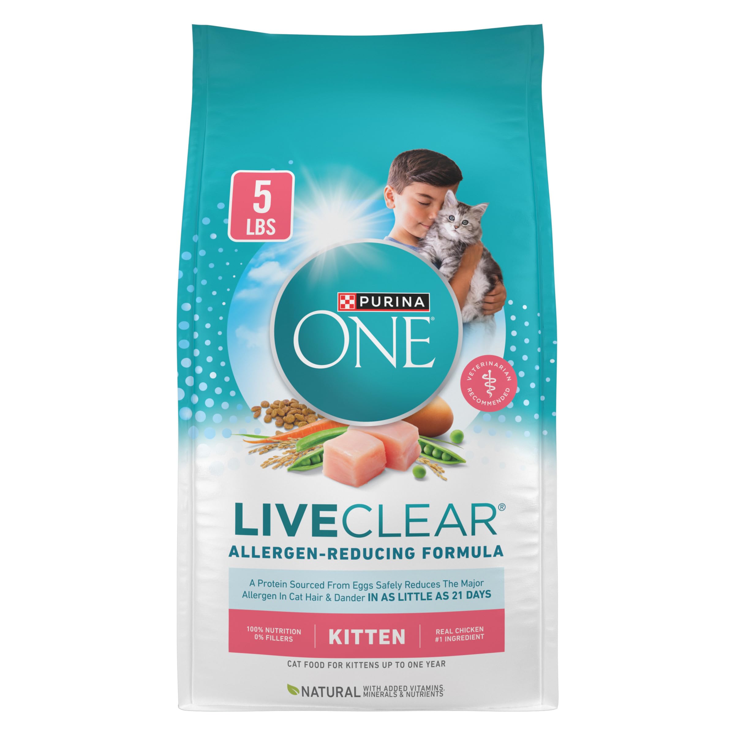 Purina ONE LiveClear chaton mangeant croquettes au poulet premier ingrédient
