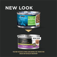 Chat savourant des morceaux dinde-riz Purina Pro Plan Weight Control texture tendre.