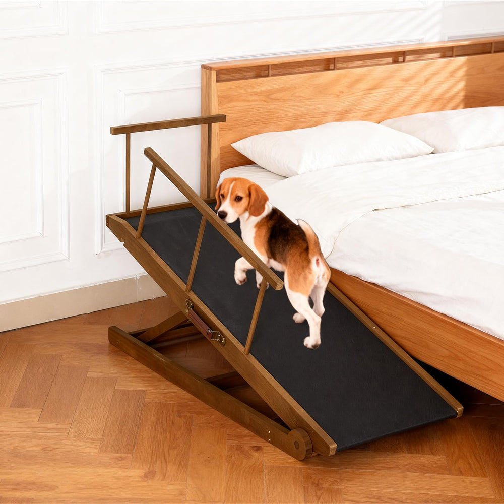 Rampe Quewoll en bois massif pour chien sur lit et canapé, accès facilité.