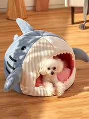 QWINEE Nid-chat Requin bleu, fond antidérapant garantissant stabilité pendant le repos et le jeu.