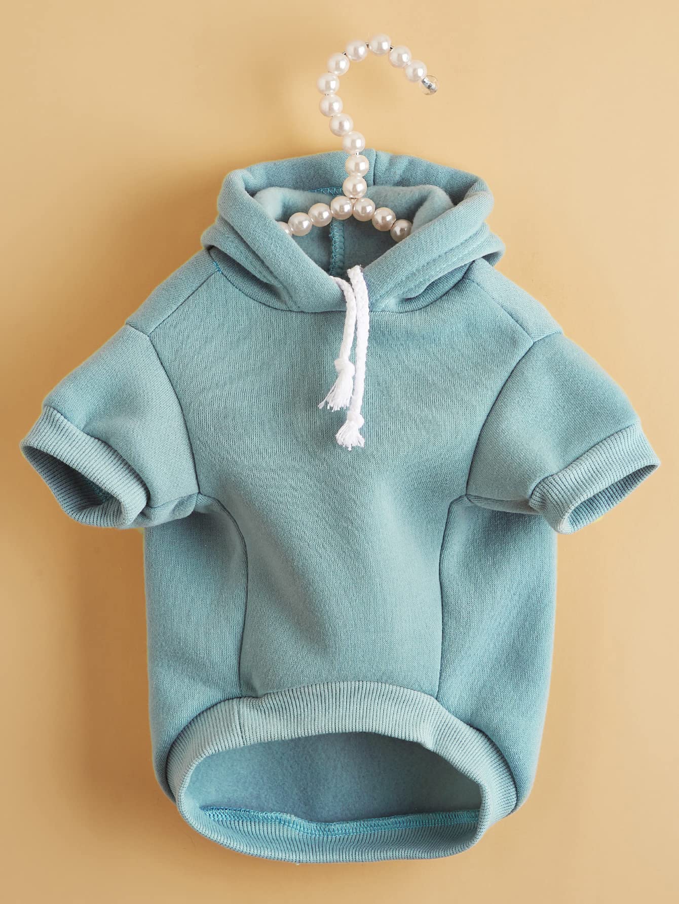 Détail capuche du pull capuche QWINEE bleu cadet, design ergonomique et protection légère