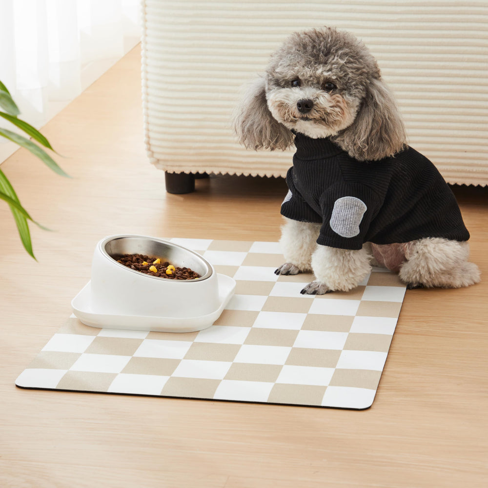 Tapis-carreaux Ralxion protège le sol et facilite le nettoyage après les repas.