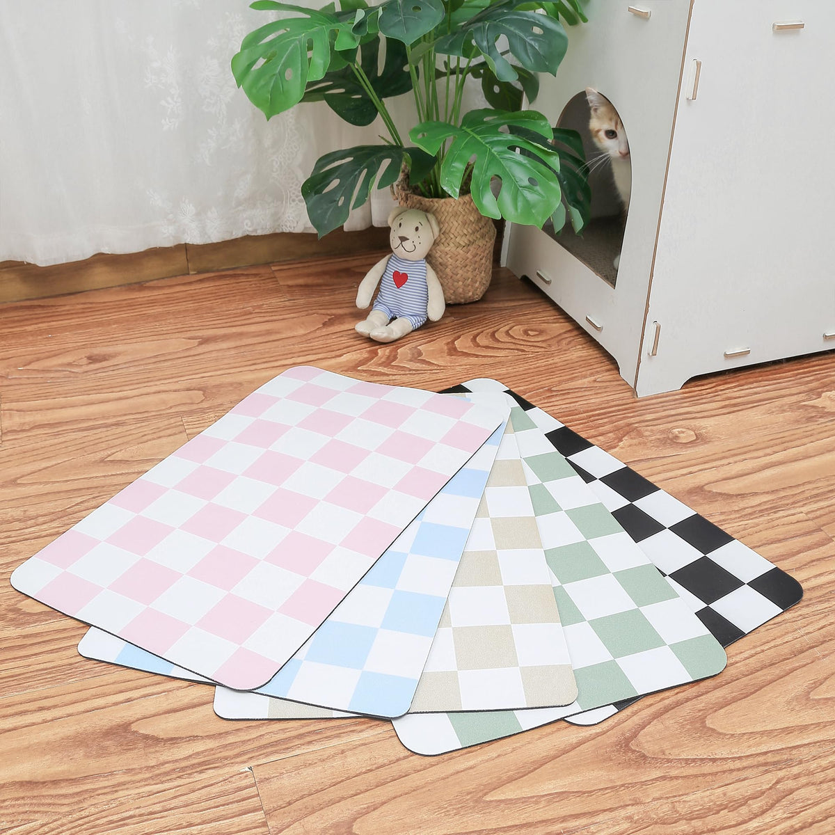 Tapis Ralxion à carreaux pour chiens, repas propres et confortables.