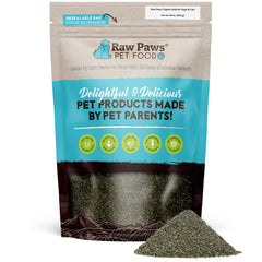 Raw Paws Poudre kelp bio dans un bocal ouvert, soutient la digestion des chiens et chats