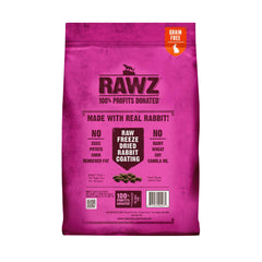 Détail enrobage lyophilisé lapin sur les croquettes Rawz.