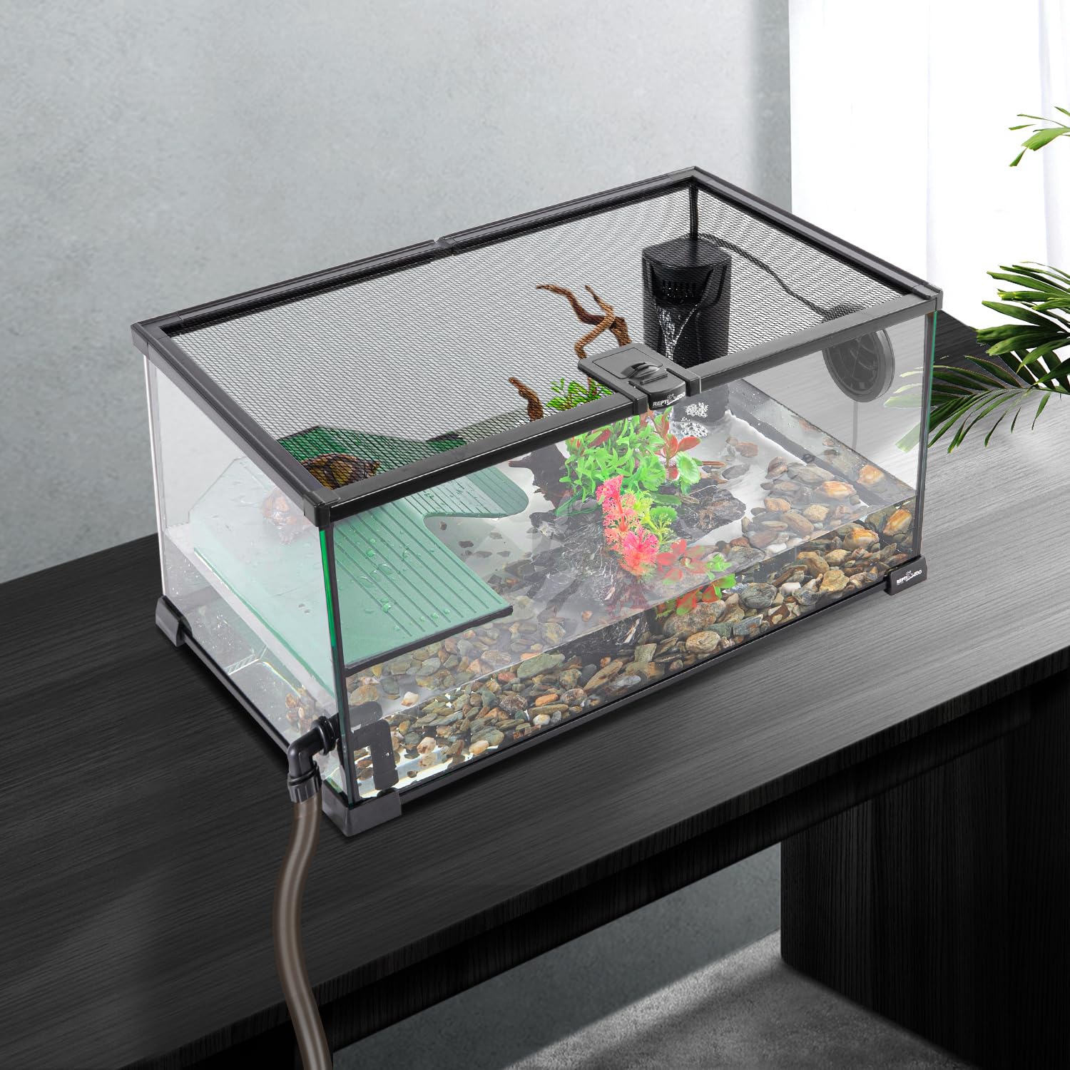 Vue d’ensemble du terrarium REPTIZOO, compact et performant