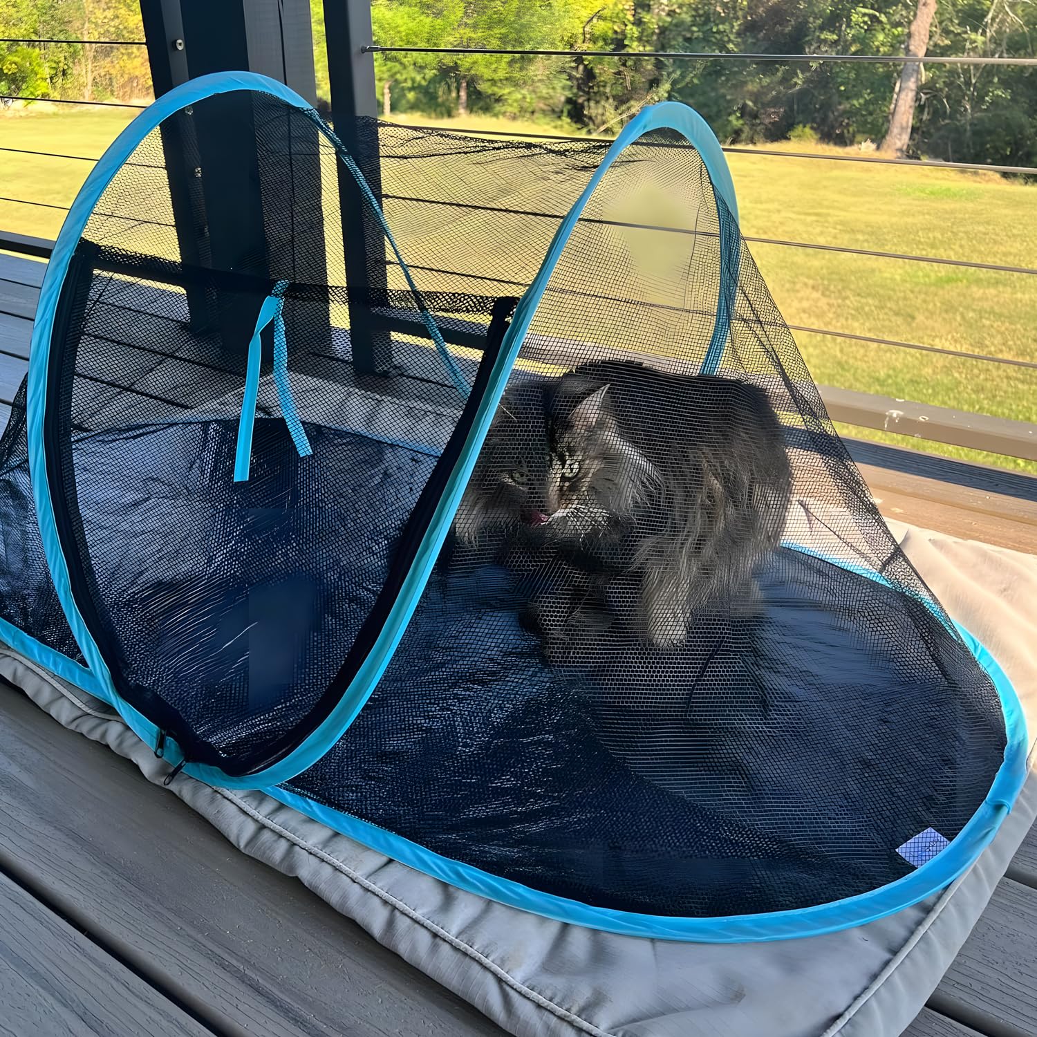 Rest-Eazzzy Cat Tent protection contre insectes et soleil grâce à l'ombrage.