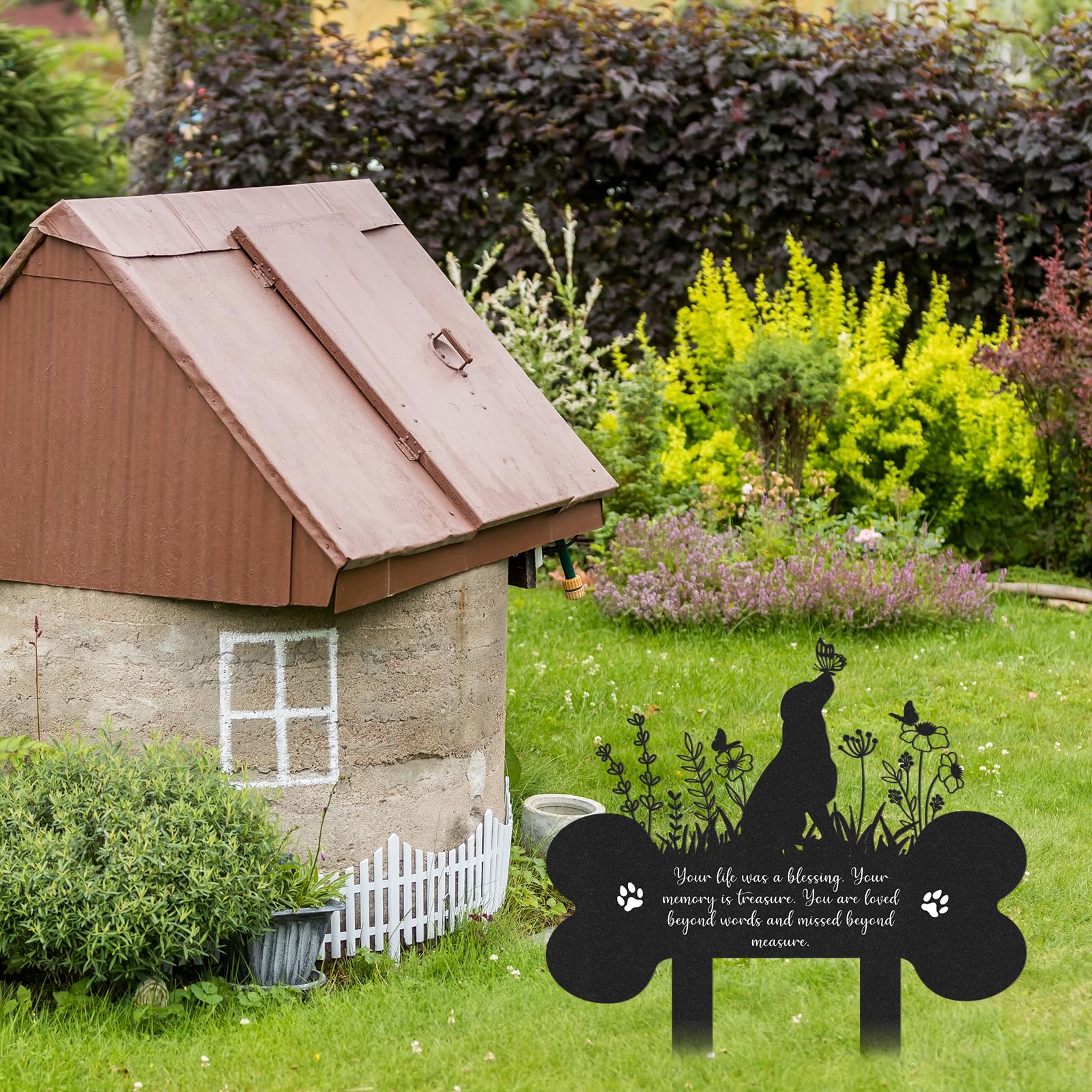 Taille précise 13,4 x 12 pouces, adaptée aux jardins et cimetières.