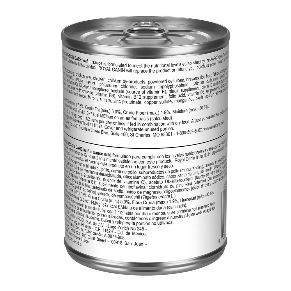 Royal Canin Soin Peau Sensible terrine dans sa sauce, chien content au moment du repas.