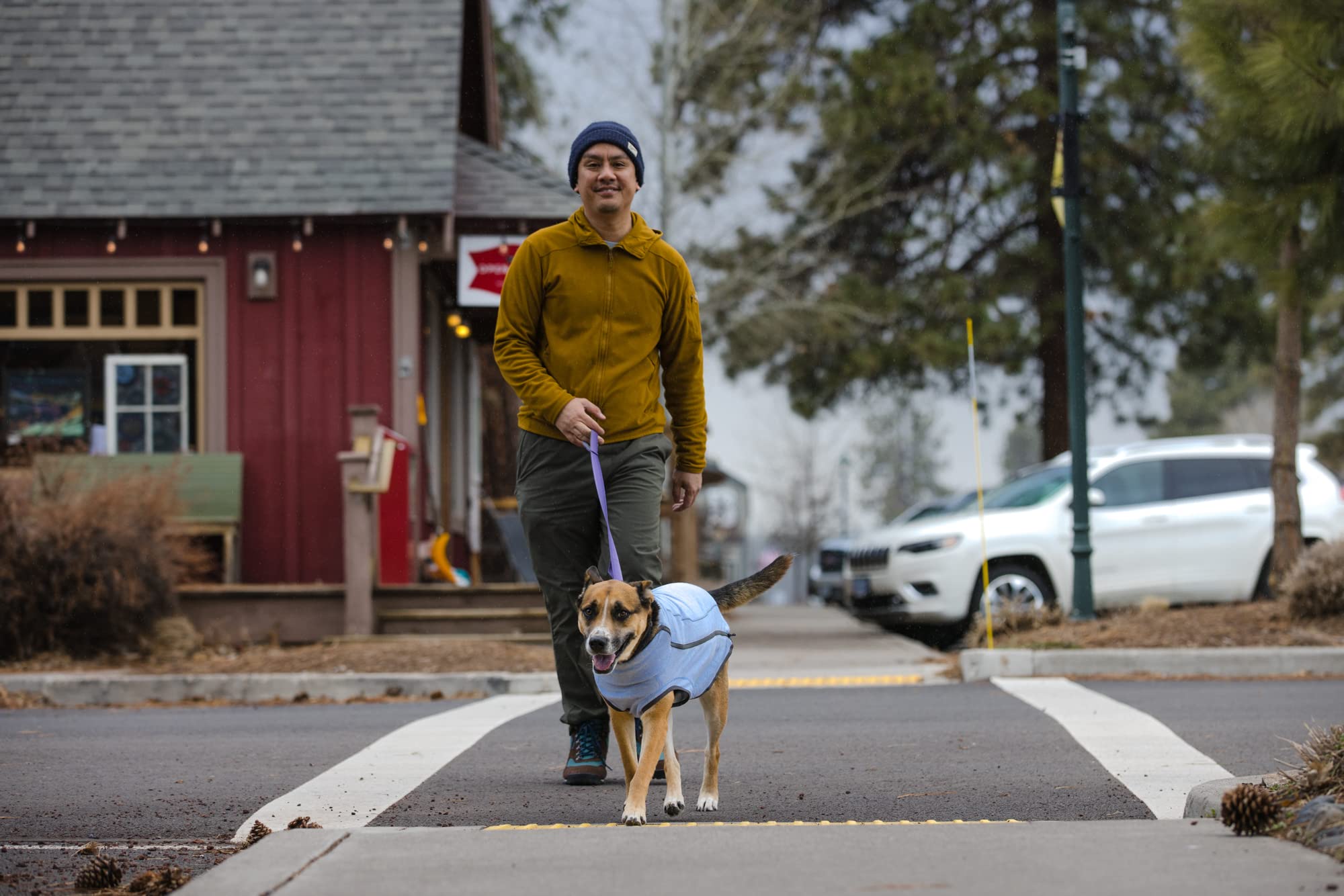 Ruffwear Hemp Hound Pull avec bande réfléchissante pour meilleure visibilité.