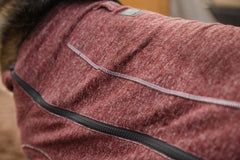 Détail fermeture zip du Ruffwear Hemp Hound Pull pour un accès rapide.