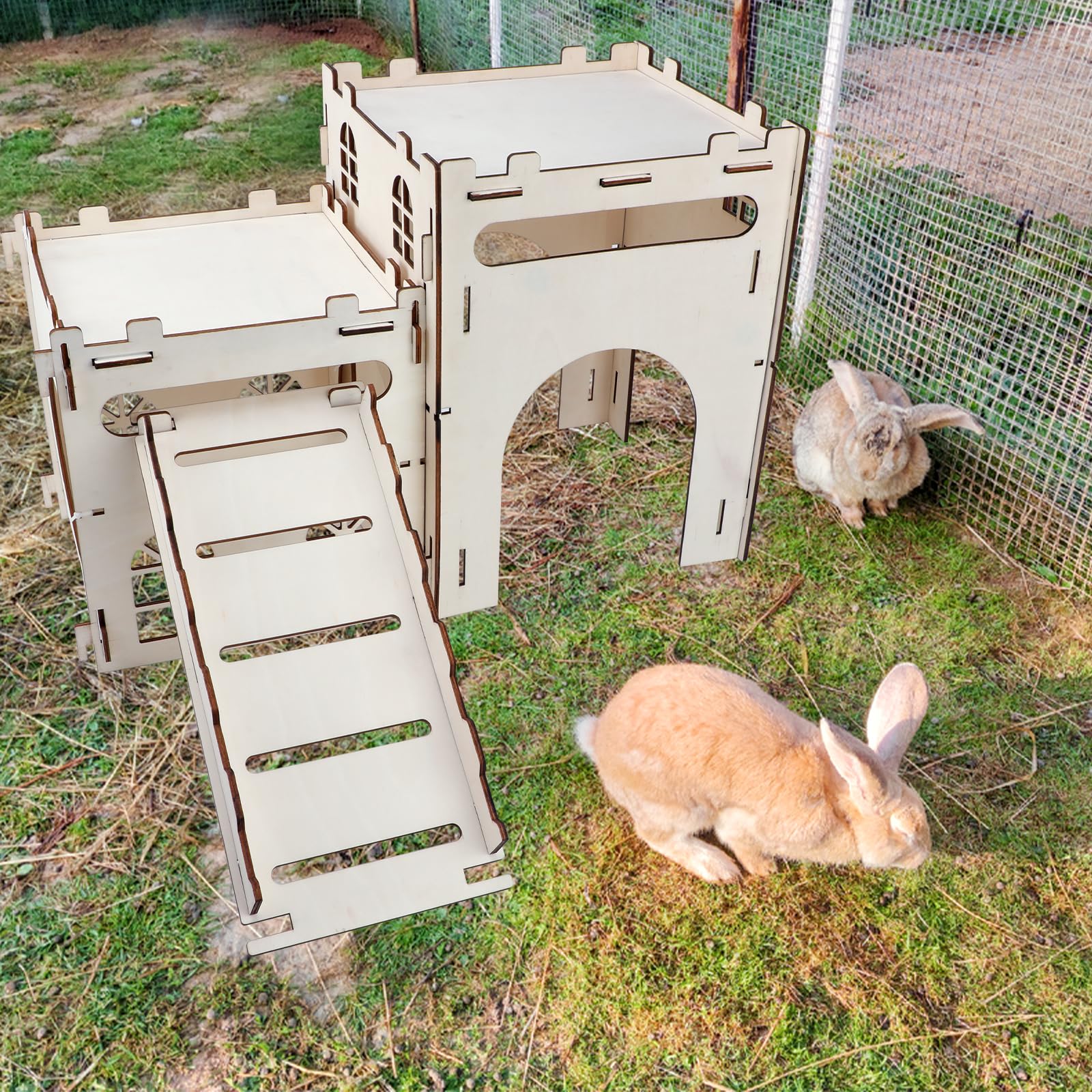 Rypet château lapin bois grande taille, espace intérieur ample pour plusieurs petits animaux.