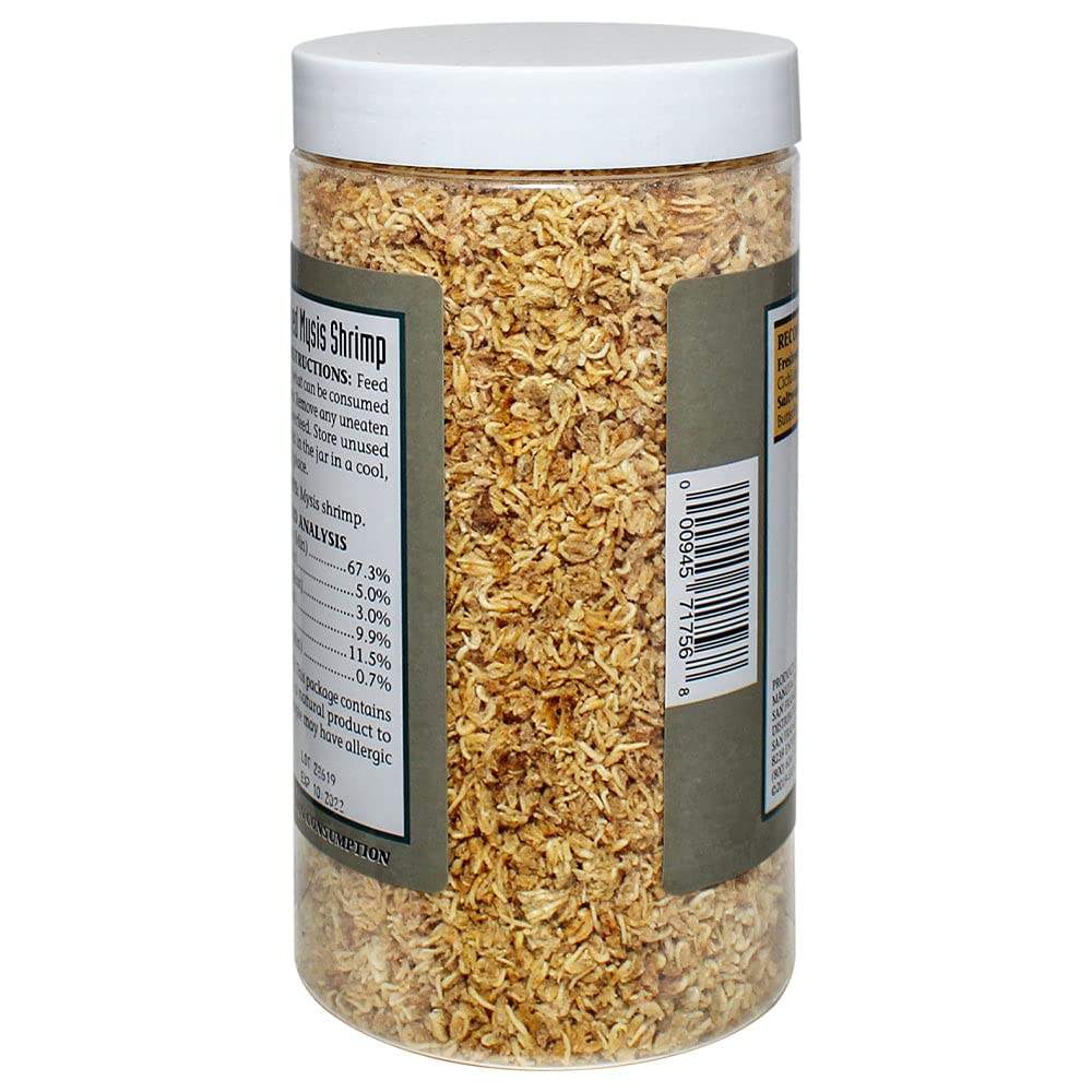 Nourrissage d'aquarium facilité par San Francisco Bay Brand Freeze-Dried Mysis Shrimp pour aquariums variés.