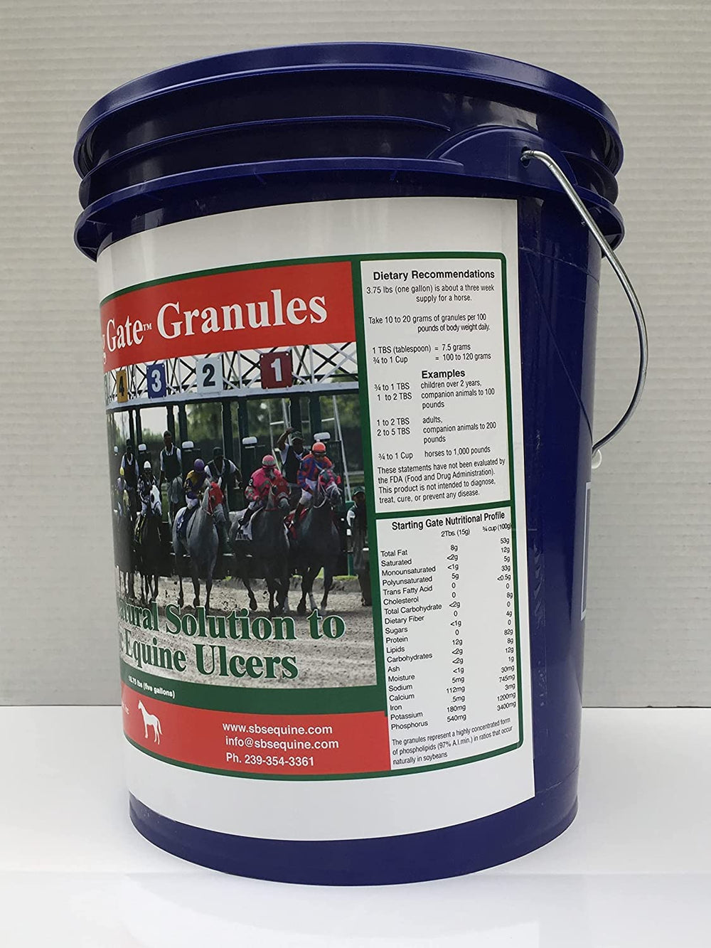 Granules SBS Equine Starting Gate dans un seau de 5 gallons.