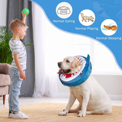 SCENEREAL collier donut gonflable impression requin, design ludique qui apaise.