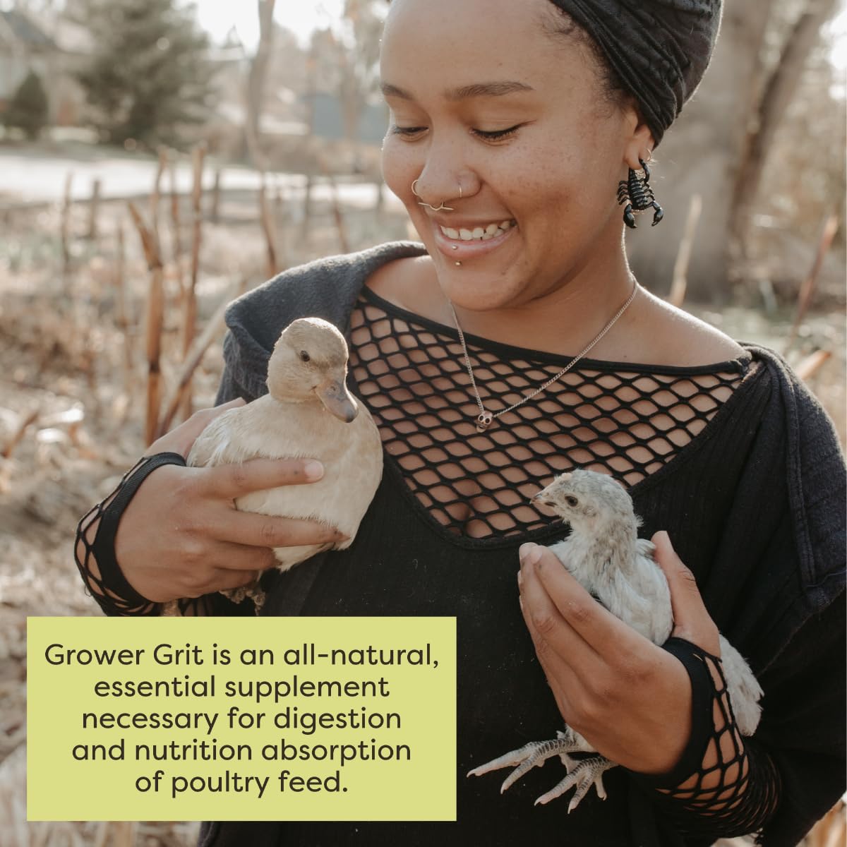 Scratch and Peck Grower Grit favorise l'ingestion des grains et la digestion.