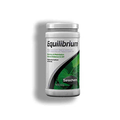 Seachem Equilibrium emballage et poudre: équilibre minéral pour un aquarium planté sain et stable.