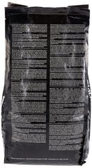 Texture poreuse du sable noir Seachem Flourite pour favoriser les racines.